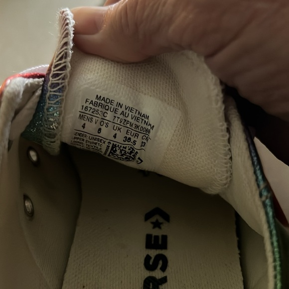 Converse women’s size 6 - Picture 4 of 4